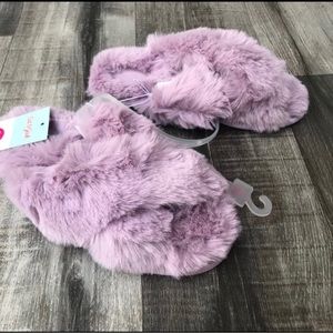 Cat & Jack New Cat & Jack Girls' Brooklyn Crossband Fur Slippers, Purple - Mediu